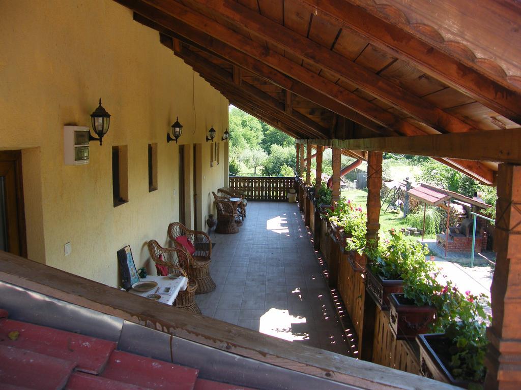 Pensiunea Casa Filoxenia Horezu Exterior photo