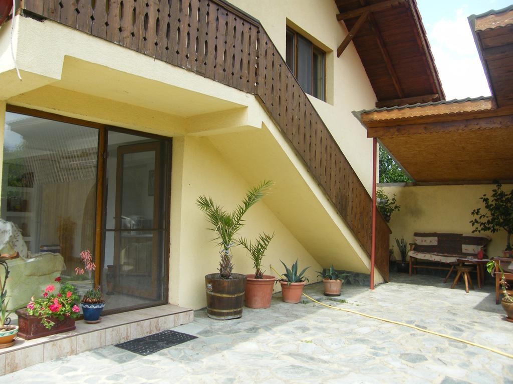 Pensiunea Casa Filoxenia Horezu Exterior photo
