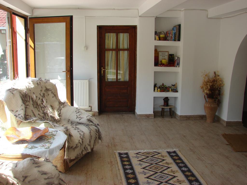 Pensiunea Casa Filoxenia Horezu Exterior photo