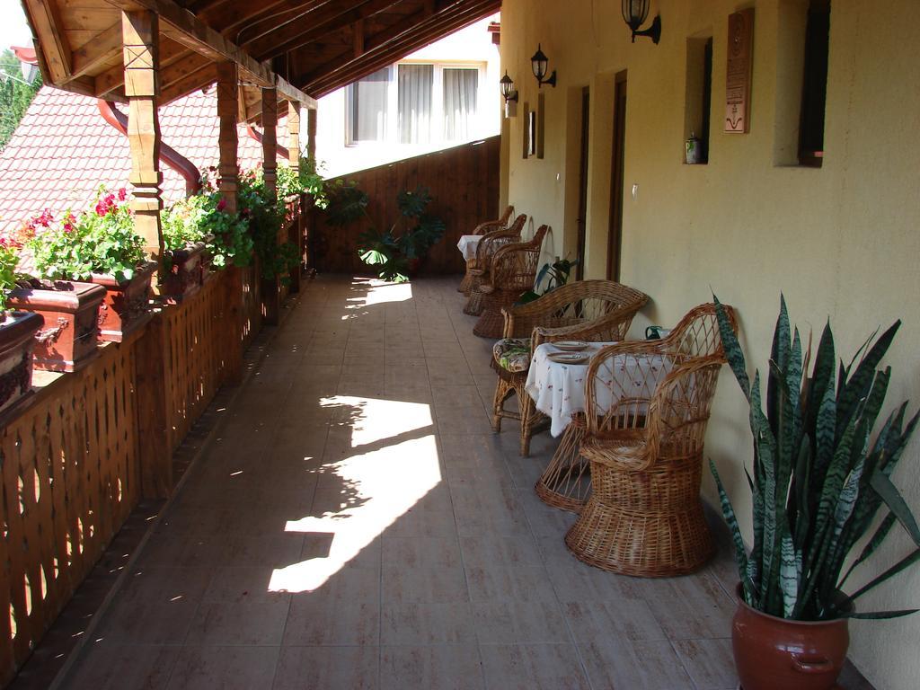 Pensiunea Casa Filoxenia Horezu Exterior photo